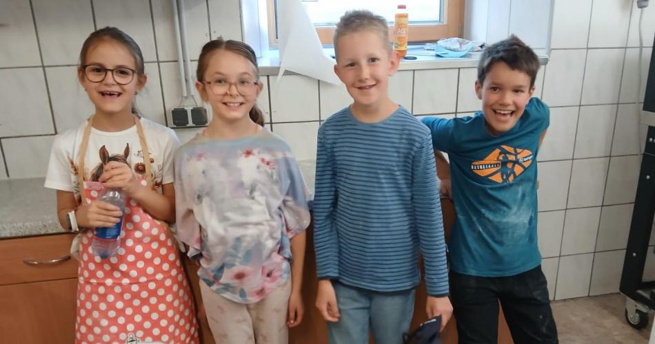 Brotbacken der Erstkommunionkinder